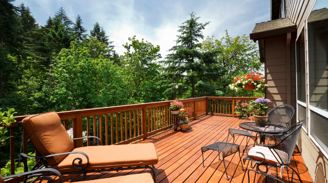Role Of Custom Deck Builder in Maximizing Outdoor Space with Creative Design